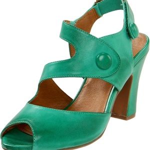 Miz Mooz Sapphire peep toe heel 8.5